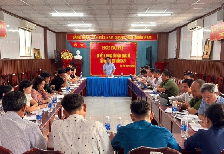 Quang cảnh: Đảng ủy Tiểu khu Lại Sơn Hội nghị Sơ kết tình hình thực hiện nhiệm vụ chính trị 6 tháng đầu năm 2026