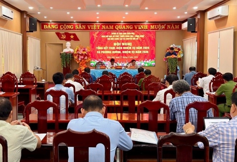 Quang cảnh: Hội nghị tổng kết công tác phát triển khoa học, công nghệ, đổi mới sáng tạo và chuyển đổi số năm 2025