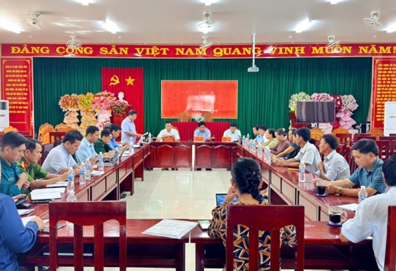 Quang cảnh: UBND đặc khu Kiên Hải đối thoại giải quyết khiếu nại của các hộ dân Hòn Dầu ấp An Bình, đặc khu Kiên Hải