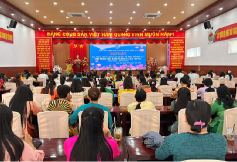 Quảng cảnh: Buổi họp mặt kỷ niệm 116 năm ngày quốc tế Phụ nữ 8/3  và 1986 cuộc khởi nghĩa hai bà Trưng