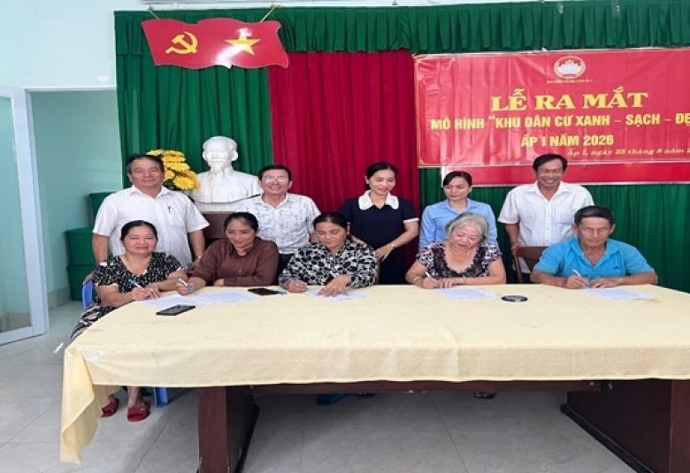 Quang cảnh: Các hộ dân cam kết thực hiện