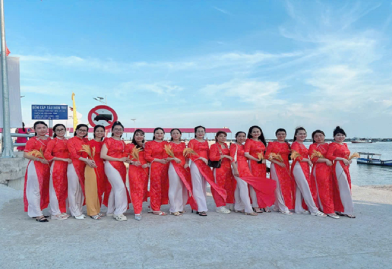 Quang cảnh: Giáo viên Trường Mầm Non Hòn Tre