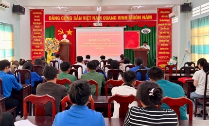 Quang cảnh: Khai giảng lớp bồi dưỡng nhận thức về Đảng năm 2026