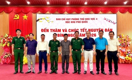 Quang cảnh: Ban chỉ huy Phòng thủ Khu vực 4 đặc khu Phú Quốc thăm và chúc tết tại đặc khu Kiên Hải