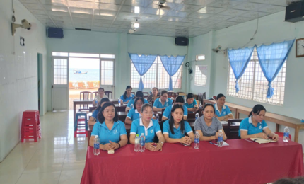 Quang cảnh: Hội nghị sơ kết kết thi đua.