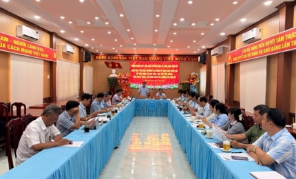 Quang cảnh: Đoàn giám sát làm việc với Đảng uỷ đặc khu Kiên Hải