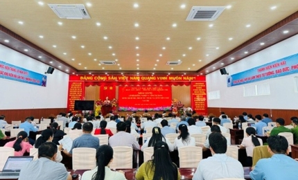Quang cảnh: Khai giảng lớp bồi dưỡng nghiệp vụ công tác Đảng dành cho Bí thư, Phó Bí thư Chi bộ và cấp ủy viên cơ sở năm 2026.