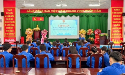 Quang cảnh: Đoàn thanh niên đặc khu Kiên Hải tập huấn hướng dẫn nâng cao năng lực số trên địa bàn An Sơn đặc khu Kiên Hải