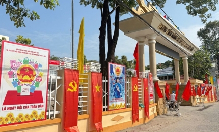 Quang cảnh: Công tác tuyên truyền cổ động trực quan ở trung tâm hành chính đặc khu Kiên Hải.