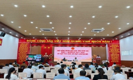 Quang cảnh: Khai mạc Kỳ họp thứ năm Kỳ họp chuyên đề HĐND đặc khu khoá I, nhiệm kỳ 2021-2026.