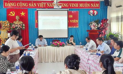 Quang cảnh: Hội nghị giám sát tại Chi bộ Trường THCS & THPT Lại Sơn