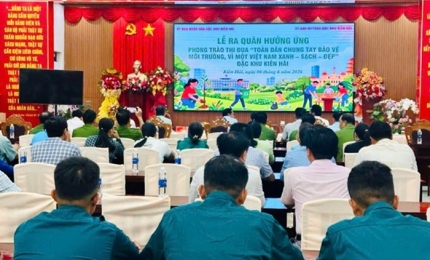  Quang cảnh: Lễ ra quân hưởng ứng phong trào thi đua “Toàn dân chung tay bảo vệ môi trường, vì một Việt Nam xanh - sạch - đẹp” đặc khu Kiên Hải