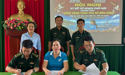 Quang cảnh: Các đơn vị ký kết kế hoạch phối hợp.