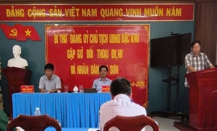 Quang cảnh: Lãnh đạo ngành giải trình ý kiến đại biểu đặt ra